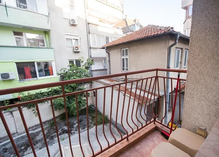 Super Center - Small Flat On 